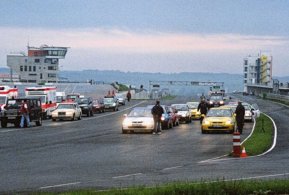 Wie zuletzt 2002, wird die "57. ADAC Rallye Erzgebirge" auch auf dem Sachsenring ihre Runden drehen. Foto: Thorsten Horn