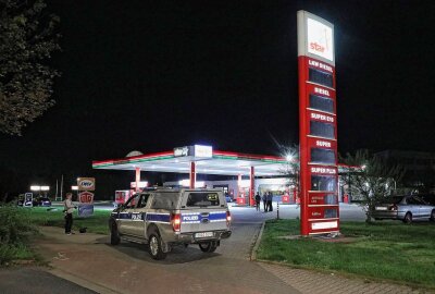 Raubüberfall an Tankstelle in Dresden: Täter ist auf der Flucht - Überfall an der Star-Tankstelle in Dresden. Foto: Roland Halkasch