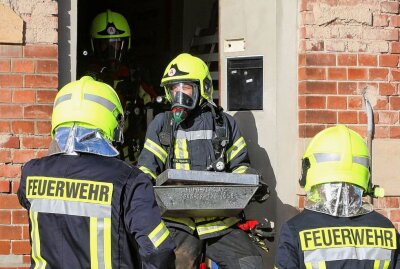 Rauchender Ofen führt zu Feuerwehreinsatz in Glauchau - Feueralarm in Glauchau. Foto: Andreas Kretschel
