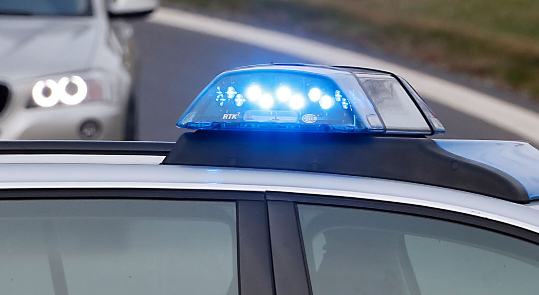 Bei dem Unfall in Gospersgrün wurden zwei Personen verletzt und es entstand Sachschaden von insgesamt 20.000 Euro.