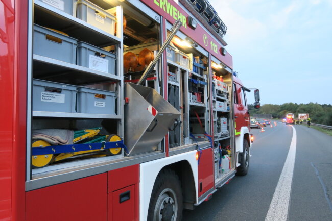 Auf der A72 kam es zu einem Brand im Motorraum eines Reisebusses. Foto: Niko Mutschmann