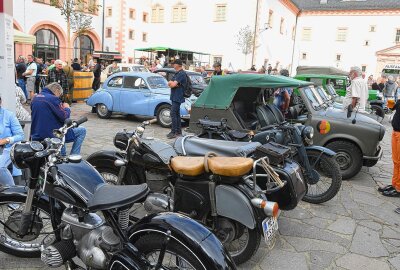 Rekordverdächtiges Oldtimer-Herbsttreffen - Motorräder und Automobile im Einklang. Foto: Thorsten Horn