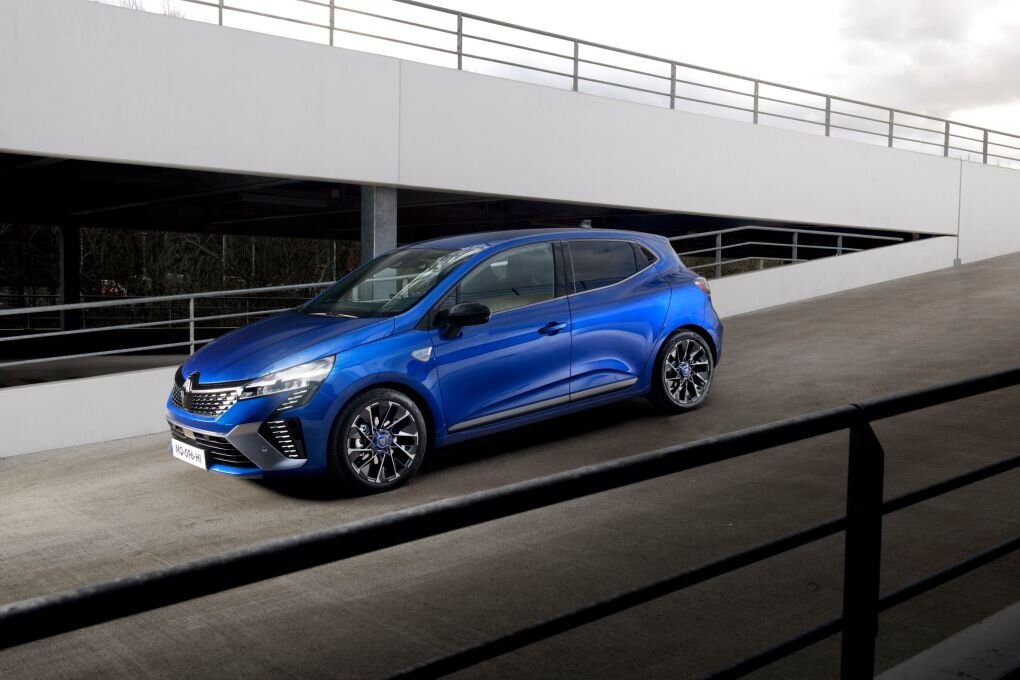 Renault Clio wird beim Facelift zum Hybrid-Kleinwagen - Aufgefrischt: Renault hat dem kleinen Clio ein Facelift spendiert und bietet nun auch einen Hybridantrieb an.