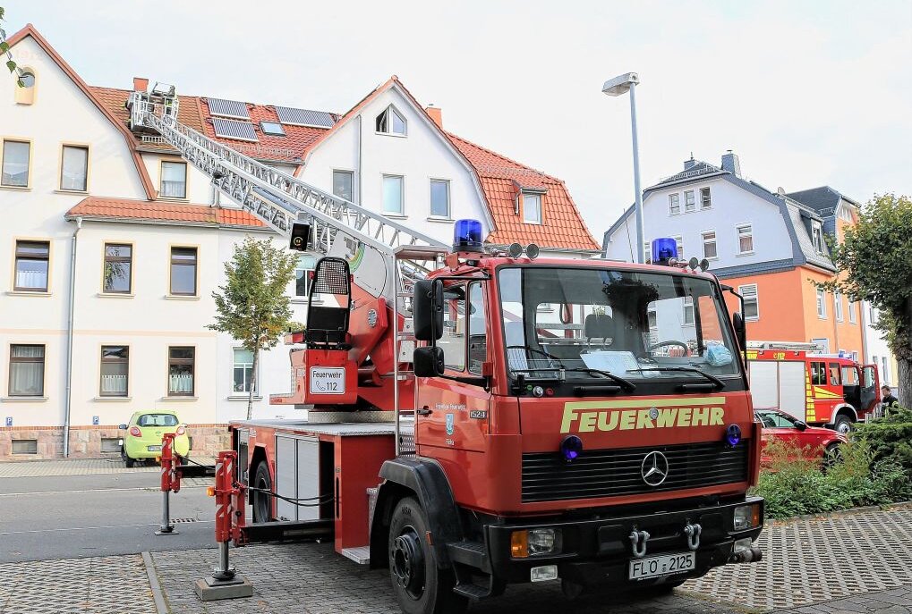 Rettung per Drehleiter in Flöha - Zur Rettung einer Person kam die Drehleiter zum Einsatz. Foto: Knut Berger