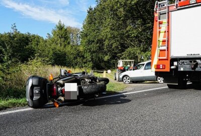 Rettungshubschrauber im Einsatz: Schwerer Motorradunfall in Sachsen - Motorrad kracht in Traktor Foto: Tim Kiehle