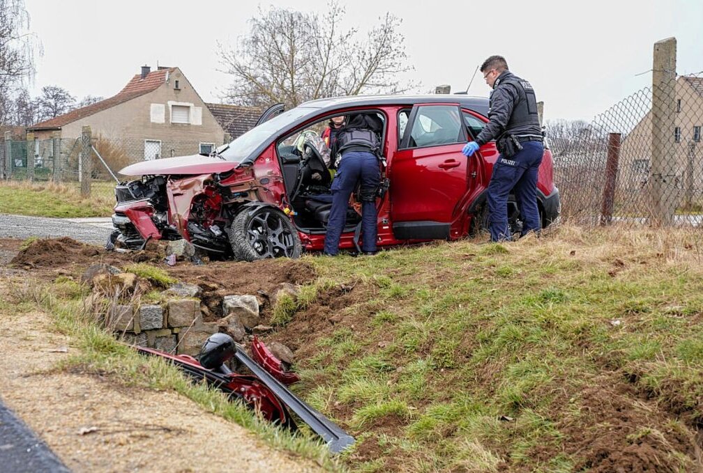 Rettungshubschraubereinsatz nach Unfall in Weißenberg - Auf der S111 kam es am Freitag zu einem schweren Verkehrsunfall. Foto: LausitzNews.de/Ricardo Herzog