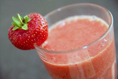 Rezepte: Wie Sie Erdbeeren süß und herzhaft zubereiten - Für einen leckeren Smoothie die Erdbeeren einfach pürieren.