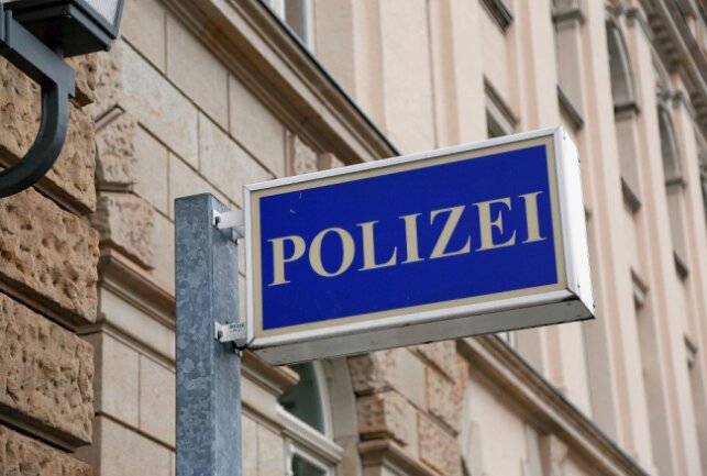 Zeugen der Flüchtenden sollen sich bitte bei der Polizeidirektion in Dresden melden. Symbolbild: Harry Haertel