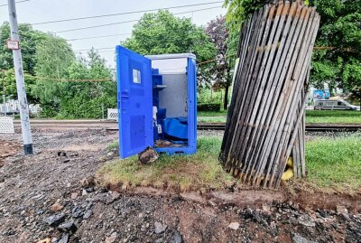 Riesen-Sauerei: Böller in Dixi-Klo geworfen - Unbekannte warfen einen Feuerwerkskörper in eine Chemie-Toilette. Foto: Harry Härtel