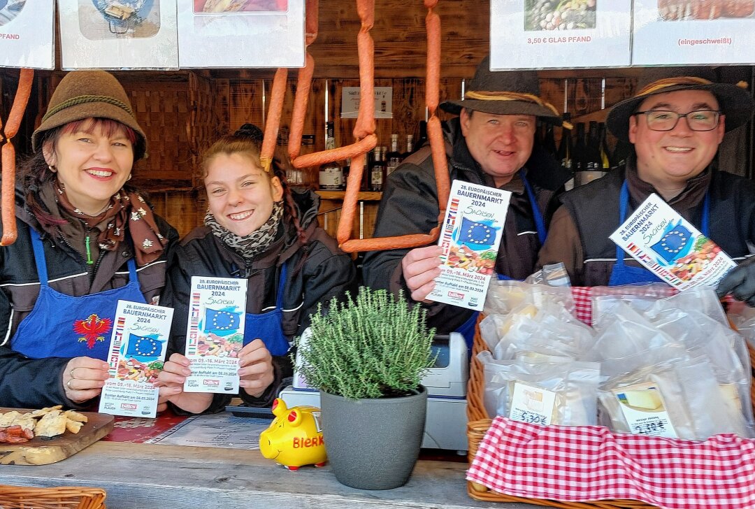 Riesiger Andrang: 28. Europäischer Bauernmarkt in Plauen eröffnet - Die Gäste erwartet eine Auswahl an Produkten, Speisen und Aufführungen. Foto: Karsten Repert