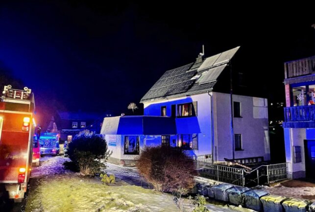 Ein Schornsteinbrand löste in Rittersgrün einen Feuerwehreinsatz aus. Foto: Daniel Unger