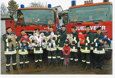Rochlitz: Freiwillige Feuerwehr stellt Bilder von 2003 nach - Bei der Freiwilligen Feuerwehr in Rochlitz heißt es nicht alle Jahre wieder sondern alle 20 Jahre wieder. Foto: Jan Haertel/ChemPic