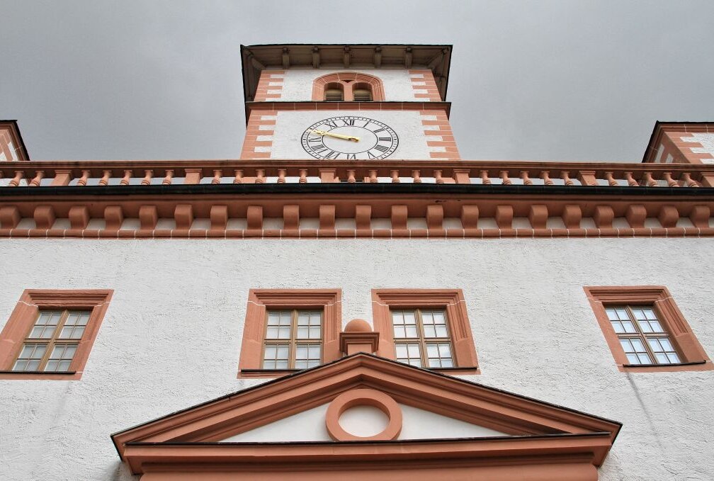 Rochlitzer Porphyrtuff Welterbe-Titel zugesprochen - Roter Porphyr am Schloss Augustusburg. Foto: Andrea Funke