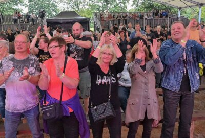 Rock am Teich begeistert über 1400 Besucher - Die Musiker auf der Bühne haben das Publikum mitgerissen. Foto: Ralf Wendland