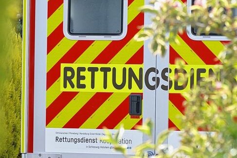 Rollerfahrer crasht in VW-Transporter und verletzt sich schwer - 41-jähriger Rollerfahrer crasht in VW-Transporter und verletzt sich schwer. Foto: pixabay