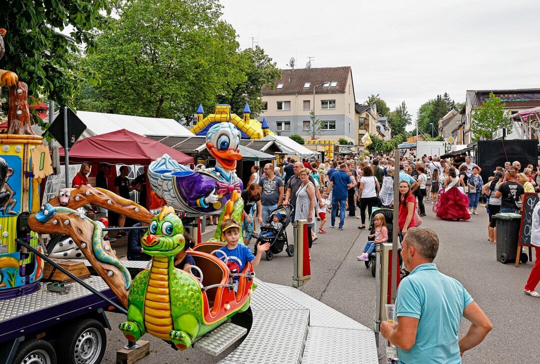 Rosenfest lockt auf den Lichtensteiner Neumarkt - Im vergangenen Jahr war das Rosenfest gut besucht. Foto: Markus Pfeifer/Archiv
