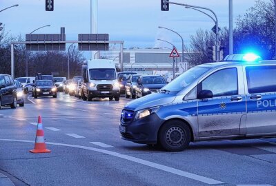 Rotgängerin durch PKW-Crash schwer verletzt - In Dresden kollidierte eine 15-jährige Fußgängerin mit einem PKW Toyota Yaris. 