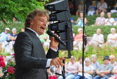 Rudy Giovannini weckt Begeisterung in Warmbad - Das Idol der Fans beeindruckte mit seinen Liedern, aber auch mit seiner Offenheit in vielen persönlichen Gesprächen. Foto: Andreas Bauer