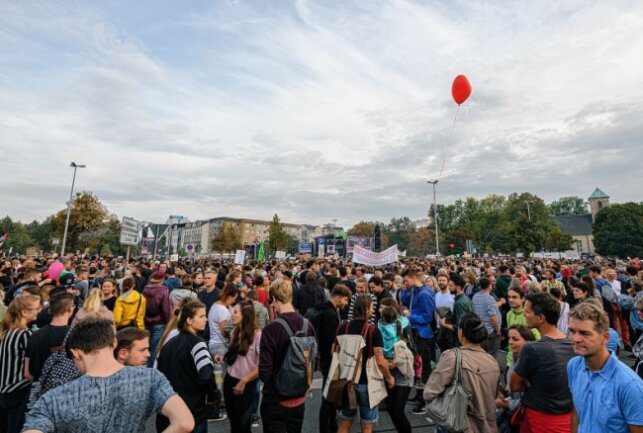 Rückblick: #Wirsindmehr-Konzert gegen Fremdenfeindlichkeit vor drei Jahren - Das #Wirsindmehr-Konzert fand am 3. September 2018 in Chemnitz statt.