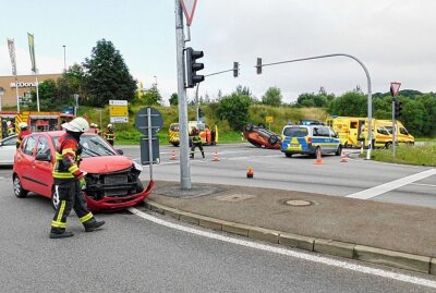 S200: PKW überschlägt sich in Lichtenau - Am Sonntagmorgen kam es auf der S200 in Lichtenau zu einem schweren Unfall. Foto: Jan Härtel