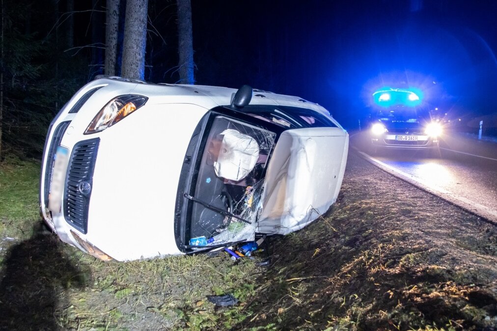 Auf der S260 kam es in der vergangenen Nacht zu einem Unfall, bei dem die Fahrerin verletzt wurde. 