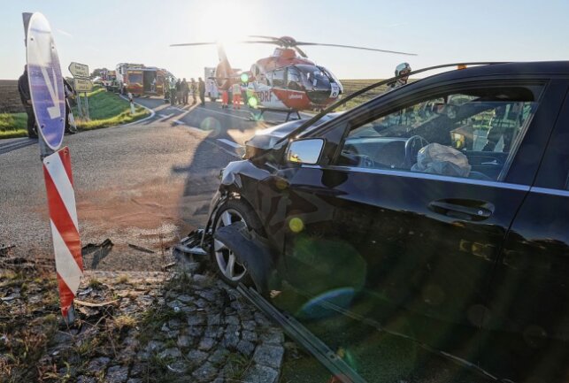 S36: Fünf Verletzte bei Crash in Wilsdruff - Auf der S36 kam es zu einem Verkehrsunfall. Foto: Roland Halkasch 