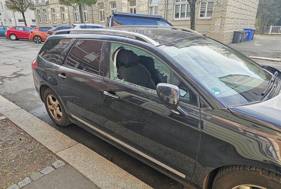 Sachbeschädigung und Diebstahl an mehreren Fahrzeugen in Zwickau - In Zwickau wurden mehrere Fahrzeuge beschädigt. Foto: Mike Müller