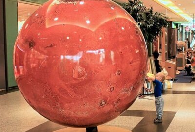 Sachsen-Allee-Center-Besuch wird zur Weltraumreise - Die Ausstellungen"Mars in 3D" und "Ferne Welten sind vom 22. Mai bis 3. Juni in der Sachsen-Allee zu sehen. Foto: ece