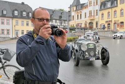 Sachsen Classic führte durch Hartenstein - Rene Wiesner aus Aue hat heute in Hartenstein die Fahrzeuge der Sachsen Classic fotografiert. Foto: Ralf Wendland