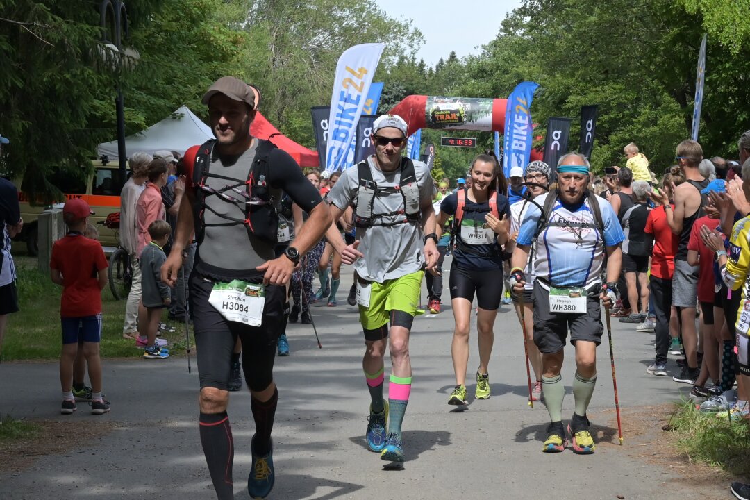Sachsen-Trail mit neuem Teilnehmer-Rekord - Im Start- und Zielbereich sind die Aktiven vom Publikum angefeuert worden. 