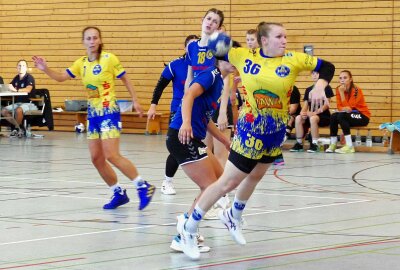 Sachsenliga-Handballerinnen aus Marienberg vergeigen das erste Heimspiel - Mit fünf Toren war Lisa Rohrlapper zweitbeste Werferin auf Marienberger Seite. Foto: Andreas Bauer