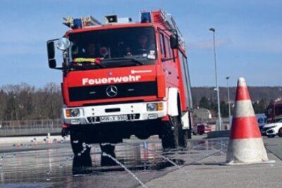 Sachsenring: Fahrsicherheitstraining für Feuerwehr aus Mittelsachsen - Die Freiwilligen Feuerwehren stehen bei Einsatzfahrten vor besonderen Herausforderungen im Straßenverkehr. 