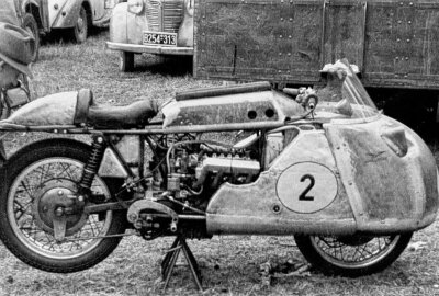 Sachsenring: Vor 100 Jahren wurde Moto Guzzi geboren - Mit der 500-ccm-Vierzylinder-Moto-Guzzi gelangen dem Briten Fergus Anderson zwei Grand-Prix-Siege / Foto: Günter Geyler / Archiv Thorsten Horn