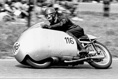 Sachsenring: Vor 100 Jahren wurde Moto Guzzi geboren - Enrico Lorenzetti 1956 mit der 250-ccm-Moto-Guzzi auf der Solitude bei Stuttgart / Foto: Günter Geyler / Archiv Thorsten Horn