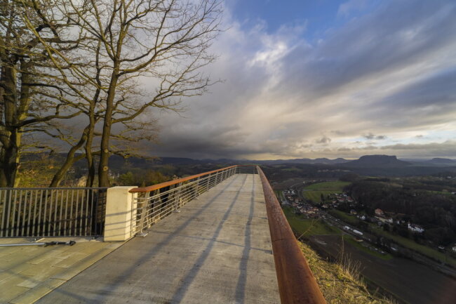 Am Freitag wurde die neue Aussichtplattform der Bastei in der Sächsischen Schweiz eröffnet.