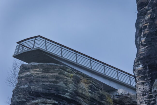 Am Freitag wurde die neue Aussichtplattform der Bastei in der Sächsischen Schweiz eröffnet.