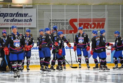 Sächsische Vereine haben Zwangspause - Die sächsischen Eishockey-Regionalliga-Vereine haben Zwangspause, auch die Schönheider Wölfe. Foto: Ralf Wendland