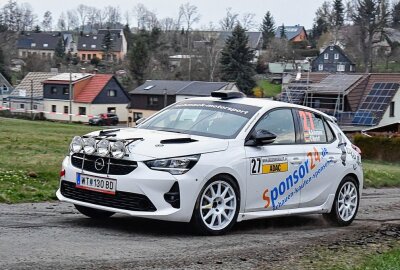 Sächsischer Doppelsieg bei der 57. ADAC Rallye Erzgebirge - Ron Schumann/Claudia Harloff (Limbach-O./Limbach-O.). Foto: Thorsten Horn