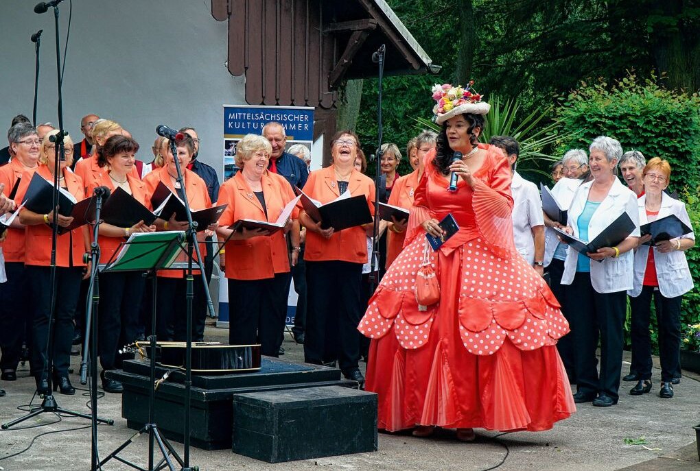 Sängertreffen im Schlosspark Lichtenwalde - Das Sängertreffen wird jedes Mal gut besucht. Foto: Miskus