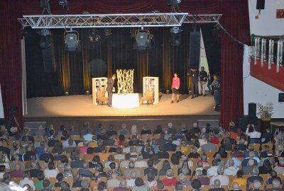 Sahra Wagenknecht rechnet in Limbach mit "Lifestyle-Linken" ab - In Limbach-Oberfrohna las Sahra Wagenknecht vor großem Publikum. Foto: Jürgen Sorge