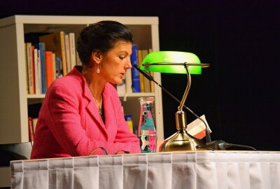 Sahra Wagenknecht rechnet in Limbach mit "Lifestyle-Linken" ab - Sahra Wagenknecht während der Lesung. Foto: Jürgen Sorge
