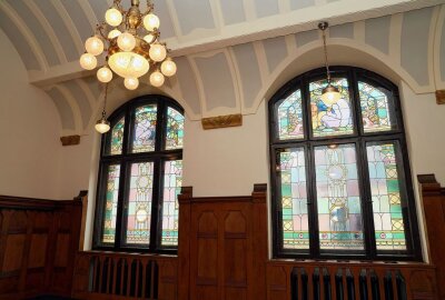 Sanierung in Geringswalde: Ratskeller und Weinstube im Topzustand - Die originalen Bleiglasfenster wurden erhalten und teilweise repariert. Foto: Andrea Funke