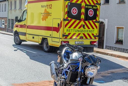 Laut ersten Informationen hat sich in Scheibenberg auf der B101 am Sonntagnachmittag ein Verkehrsunfall zwischen einem Biker und einem PKW ereignet, bei dem ein Biker verletzt wurde. Foto: ErzgebirgsNews / André März