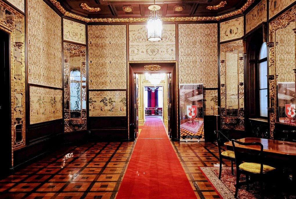 Ein roter Teppich liegt im Schloss von Waldenburg.Foto: Tourismus- und Sportgesellschaft