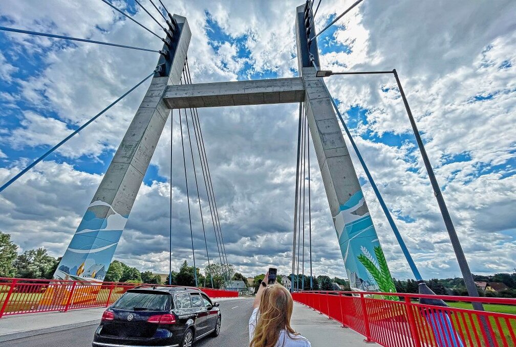Schlunziger Brücke glänzt mit neuem Graffiti - Foto: Ralph Koehler/propicture