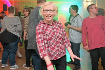 Schneeberg: Disco für Menschen mit Handicap war ein voller Erfolg - Anette Ebert aus Schwarzenberg hat bei der Disco-Party mitgefeiert. Foto: Ralf Wendland