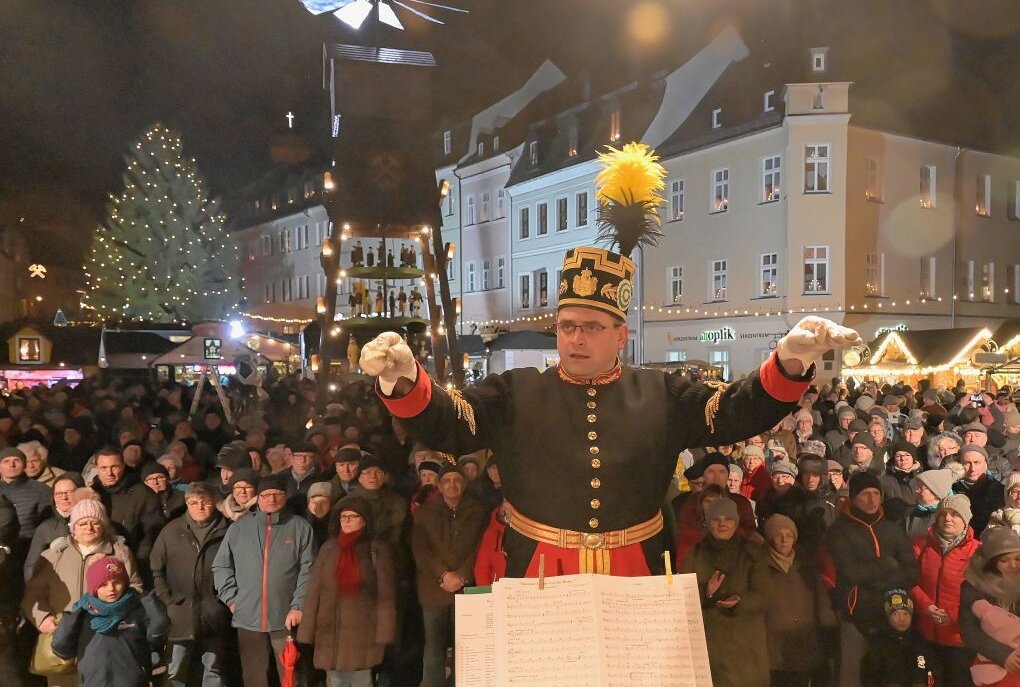 Schneeberger laden am 2. Advent zum Lichtelfest ein - Traditionelles Lichtelfest in Schneeberg. Foto: Ralf Wendland