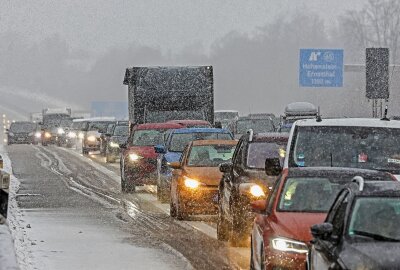 Schneefall sorgt für Unfall auf der A4 - Auf der A4 kam es zwischen Hohenstein-Ernstthal und Wüstenbrand zu einem Verkehrsunfall. Foto: Andreas Kretschel