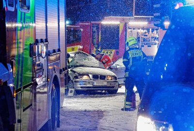 Schneeglätte sorgt für Unfall in Chemnitz: Eine Person schwer verletzt - Am Freitagabend kam es auf der Zschopauer Straße in Chemnitz zu einem Verkehrsunfall mit drei verletzten Personen. Foto: ChemPic