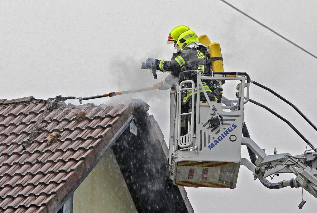 Blitzeinschlag in Kuhschnappel in einem Einfamilienhaus in Ernst-Schneller-Straße. Foto: Andreas Kretschel